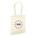 Beige Stofftasche mit zwei langen Henkeln. Auf der Vorderseite ist ein violettes Logo mit dem Schriftzug 'Volt' in der Mitte eines Kreises aus zwölf Sternen zu sehen.